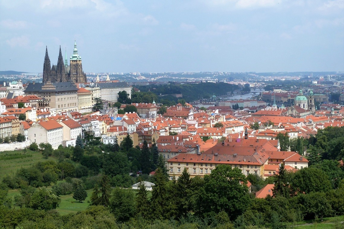 Pražský hrad a Malá Strana z Petřínských sadů | Hotel Páv Praha